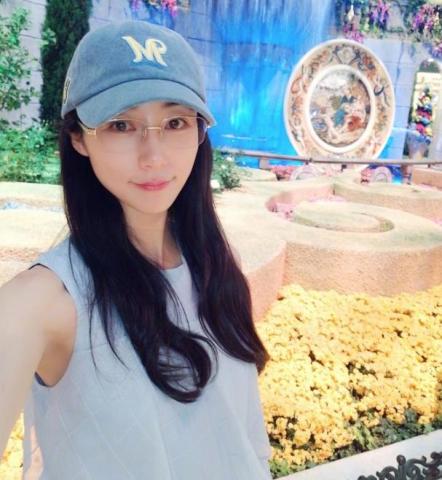 韩雪展示最强"炫富摔",如果家里院子不能放别墅,就不用摔了