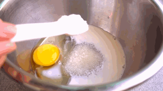 可爱柔软的牛奶面包卷,做法简单,收藏起来做一次