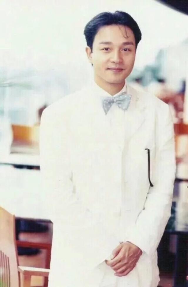 他捏成龙脸蛋,踹向华强椅子,却因抑郁症自杀,享年46岁|赵文卓|张国荣