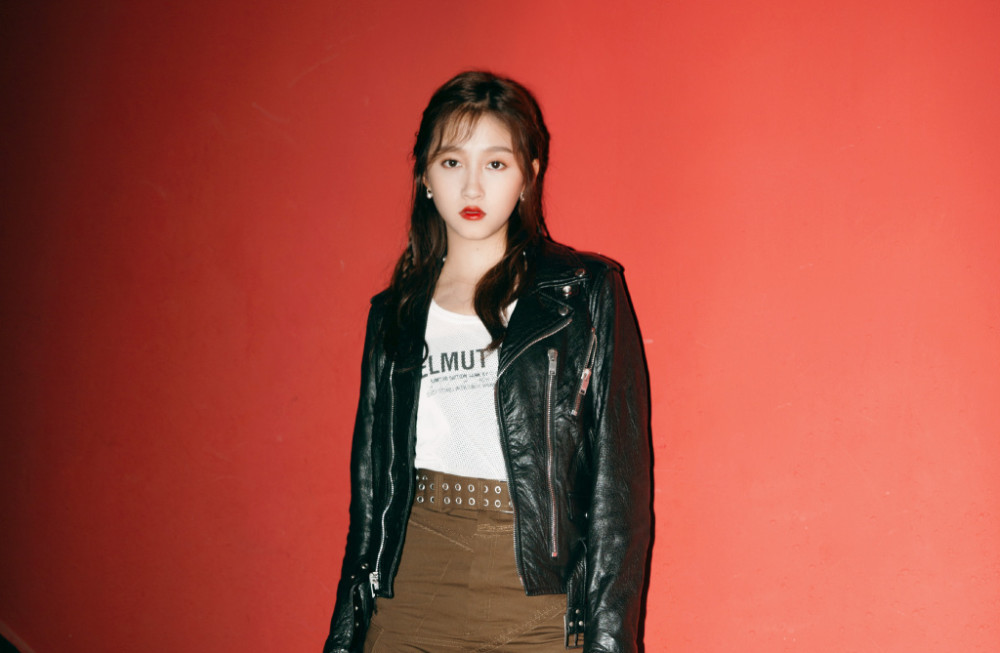 和鹿晗在一起后,关晓彤居然洋气了