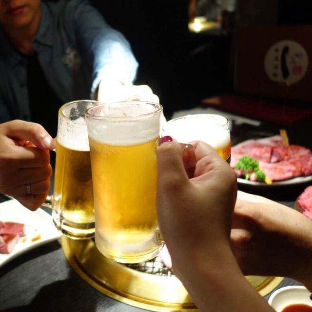 你喜欢喝红酒啤酒还是白酒为什么