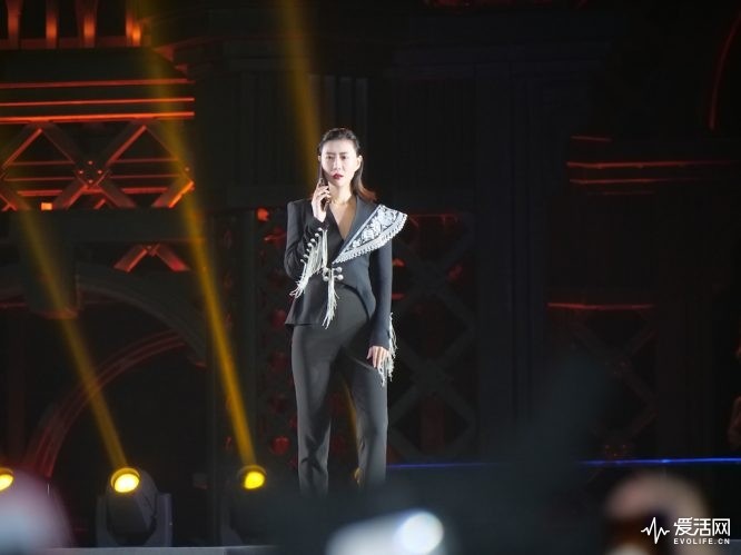 价格配置放一边 三星W2019告诉你这才是心系