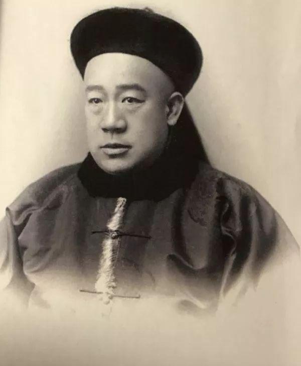 走进"肃亲王府"