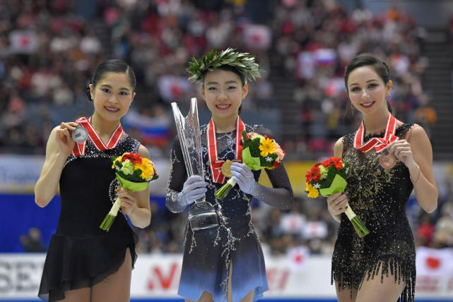 纪平梨花(中)获得日本站冠军