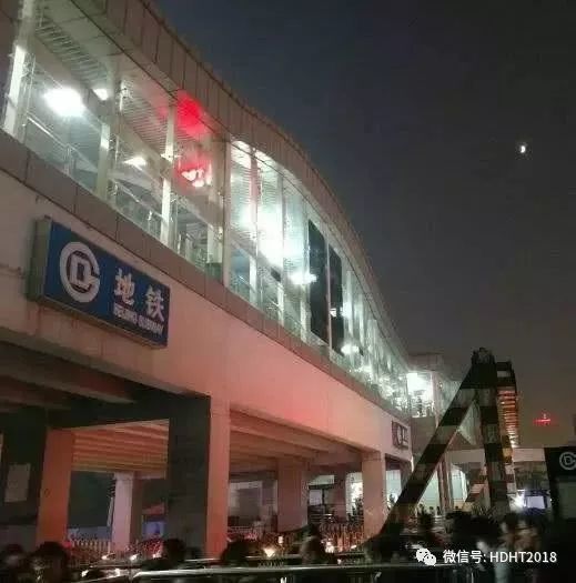 下图就是北京地铁13号线的五道口地铁站的入站口,在不久的将来,这个