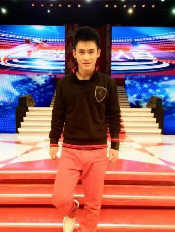 他曾将跑酷带到春晚指导特警雪豹突击队 如今