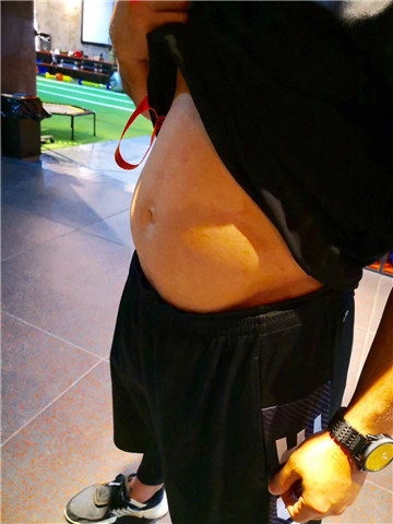 小伙健身五年从啤酒肚逆袭成为肌肉男曾被他人嘲笑不可能