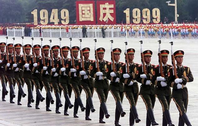 建国50周年阅兵式上,这对双胞胎姐妹花成了焦点,后来命运如何?