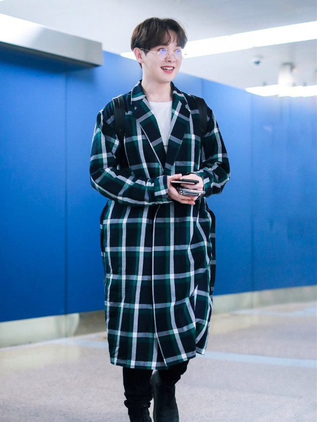 尤长靖两套格纹造型上线,穿大衣居然秒变大长腿|尤长靖|大衣|长腿