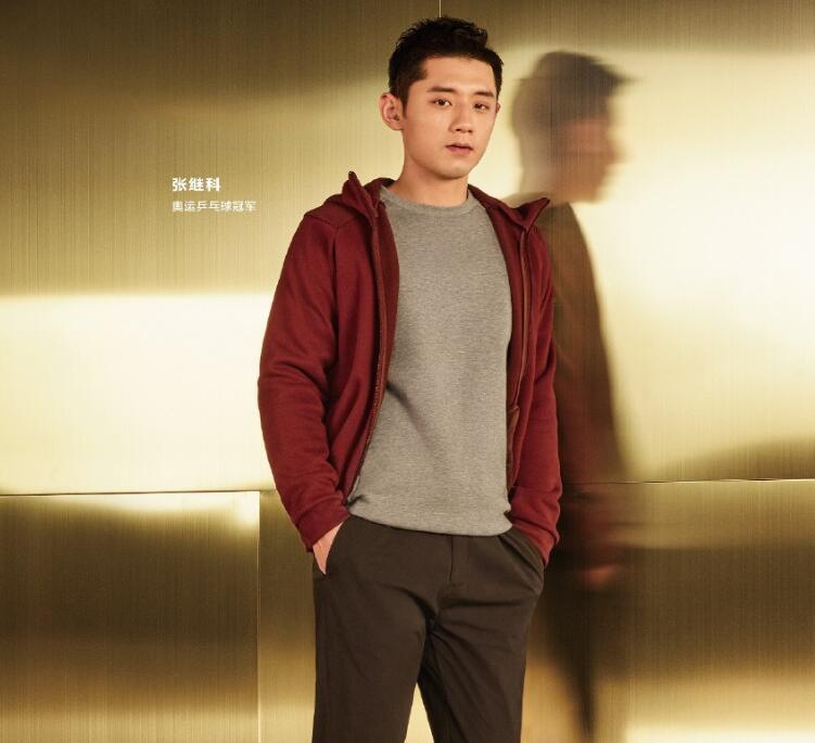 张继科身着安踏休闲服饰丁世忠和安踏的身上有着改变的基因.