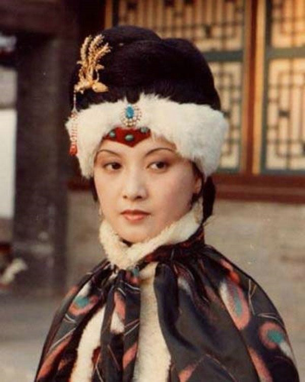 《红楼梦》里王熙凤是被姑母王夫人放弃的棋子