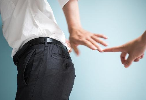 医生:不论男女,放屁时,有这3个特征,肠癌召