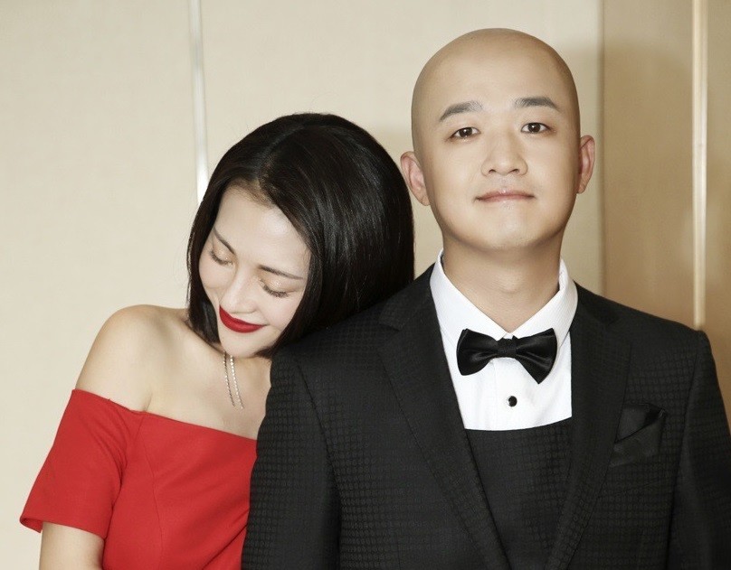 曾是郭德纲的助理,出道多年不温不火,却因女儿