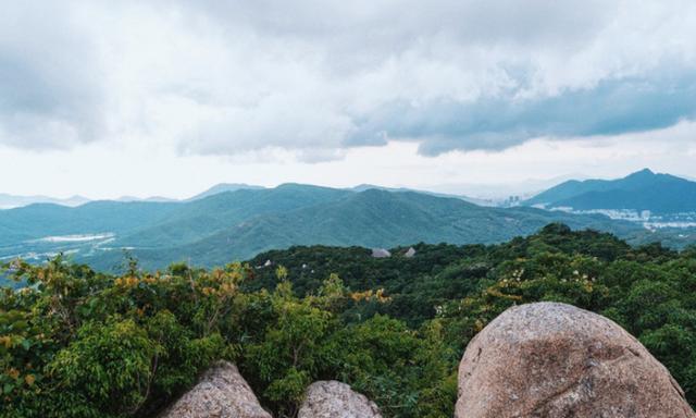 峭壁天池属于鸟巢,由于未在此入住,也就只能远远观望