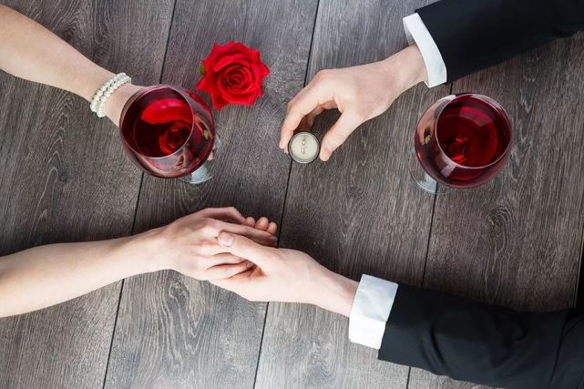 邂逅爱情不如用酒拉近你我的心