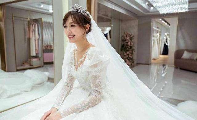 結婚式 服装 女性 個性的 Khabarplanet Com