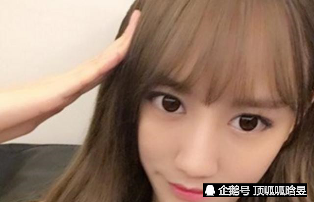 游戏主播南波儿船边用脚比心!网友,继续努力支持,不过有脚臭!