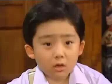 情深深雨蒙蒙里的熊孩子尔杰长大了,26岁的他成了上班族