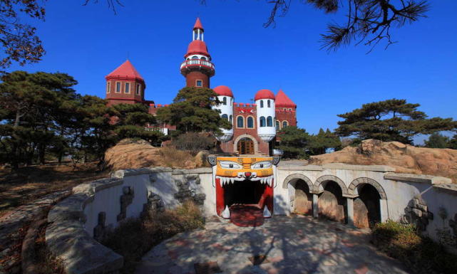 河北秦皇岛著名景点-怪楼奇园