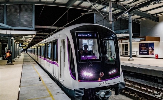 上海地铁5号线江川路站挂上站牌:南延伸的首站,位于闵行区境内