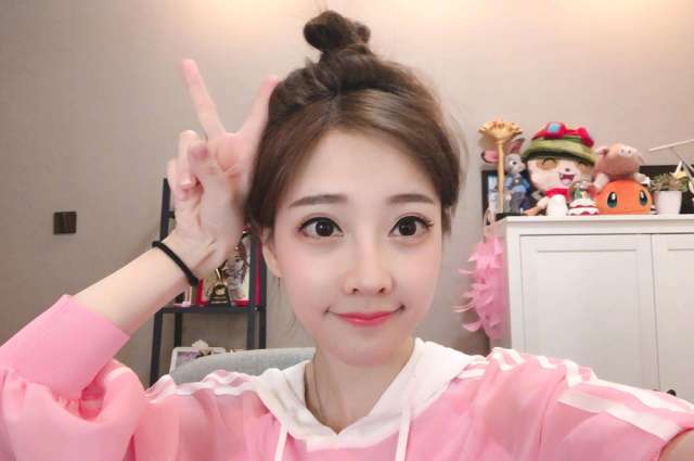 冯提莫 13分49秒干爹门视频流出,小编只找到