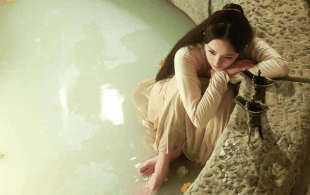 女星古装剧中穿睡衣,杨幂,baby美若天仙,热巴让人不敢看!