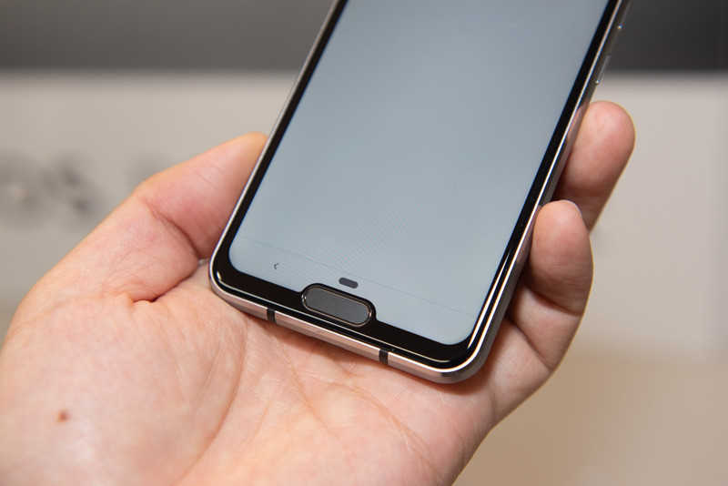 夏普发布最丑骁龙845手机 网友: 真是个设计鬼