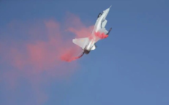 歼10b表演眼镜蛇机动，总师一句话引满堂喝彩