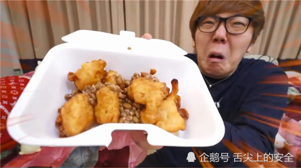 日本小哥试吃女生臭脚丫味的炸鸡