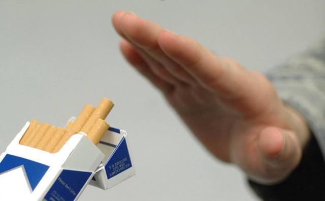 一天抽几根烟对身体的危害最小?要戒烟,这5个