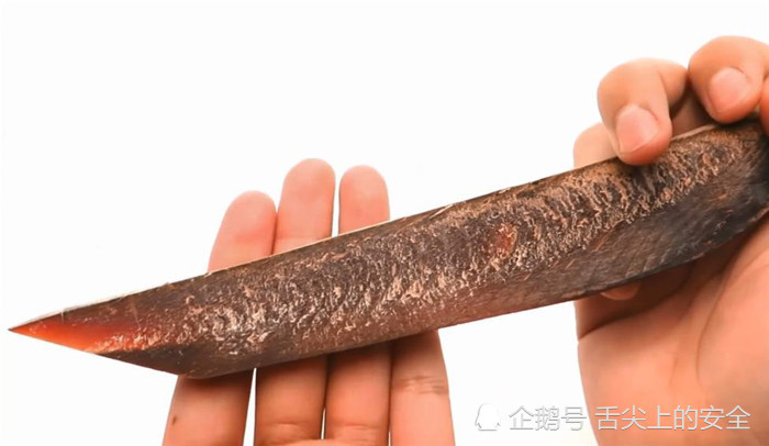 坚硬如钢铁的咸鱼干,做成刀比真刀还好用,吃之