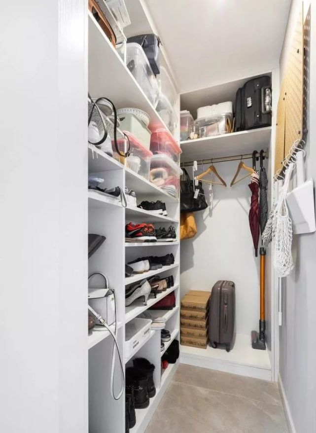 90㎡的2房改3房采用步入式储物间让空间更加实用