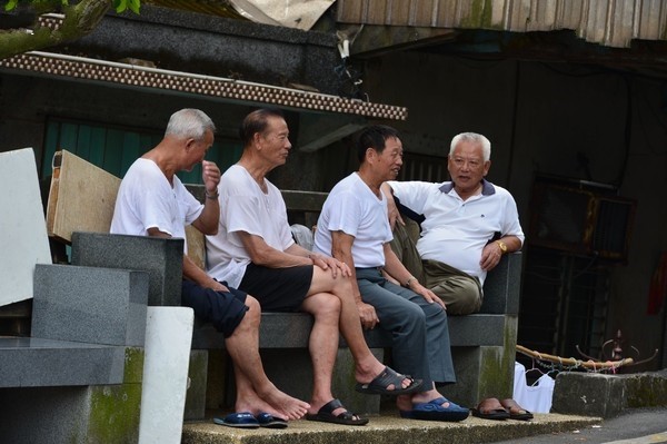 我国方言最严重的4个城市,本地人谈笑风生,外