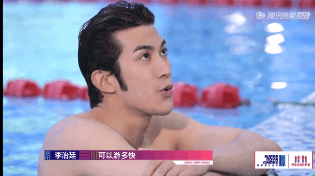 员董力笑容灿烂,32秒83勇夺第二,没想到击剑厉害就算了,游泳也不错啊