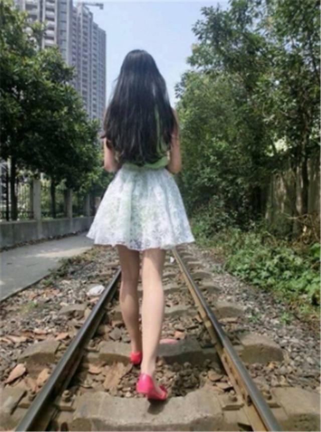 心理测试:你最喜欢哪个背影?测试你的那个他是不是还在等你