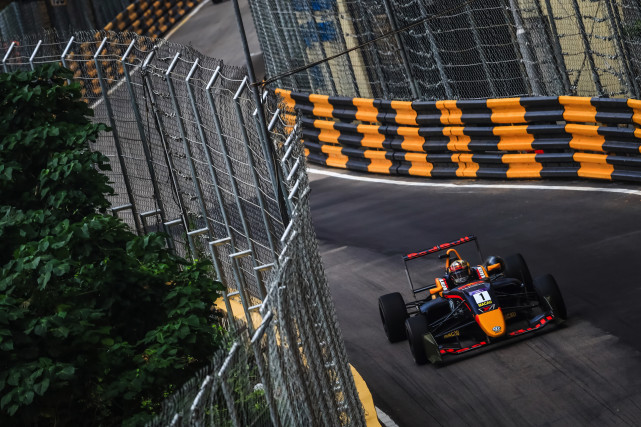 澳门F3世界杯排位赛:卫冕冠军蒂克顿夺杆 周冠