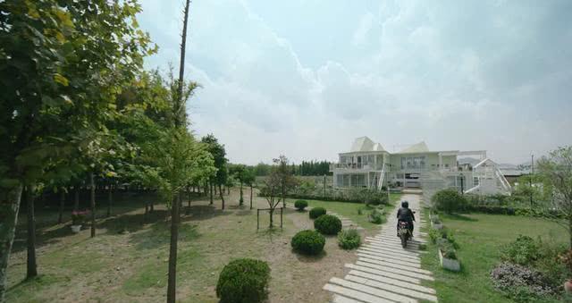 你和我的倾城时光:赵丽颖住郊区别墅,却是租的