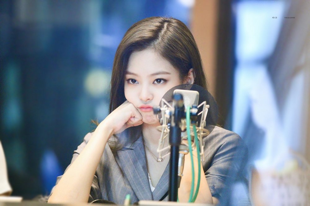 人间四月金智秀,人间香奈儿金智妮,只有她被称为人间芭比