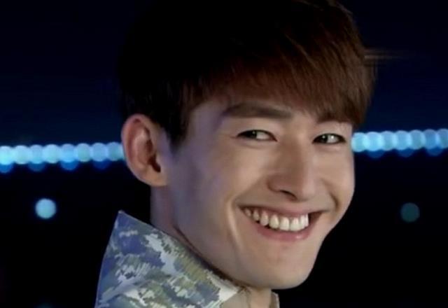 明明长相很普通,却演高富帅,网友:看着老出戏