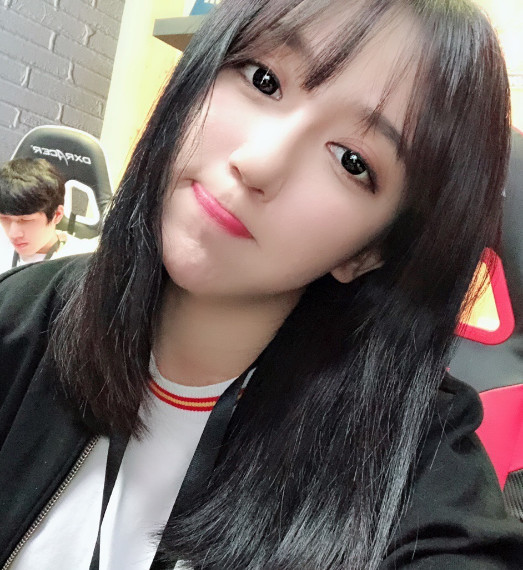 呆妹儿直播菜刀"脱毛",粉丝瞬间沸腾了,网友:还有这种操作?