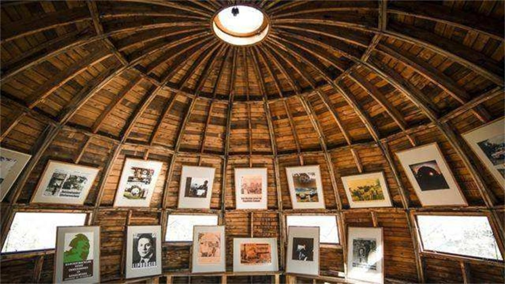 世界上最小的国家:全国只有一个人,迈出大门