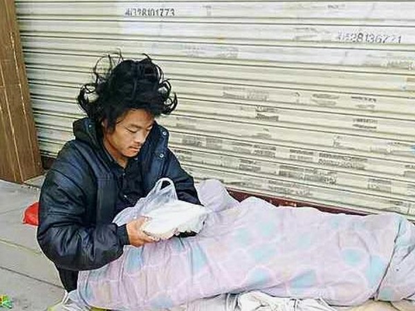 三和"皮裤哥":宁可饿晕了,也不去偷不去抢,更不去打工