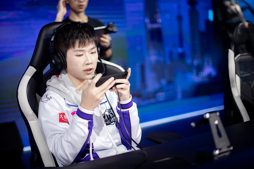 hero久竞重回头名 春季赛冠军在成长与迷茫中找寻方向