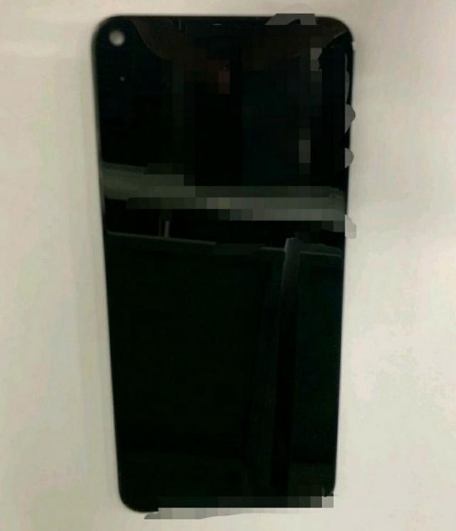 三星A8s显示屏谍照曝光 史上最窄下巴+业内最