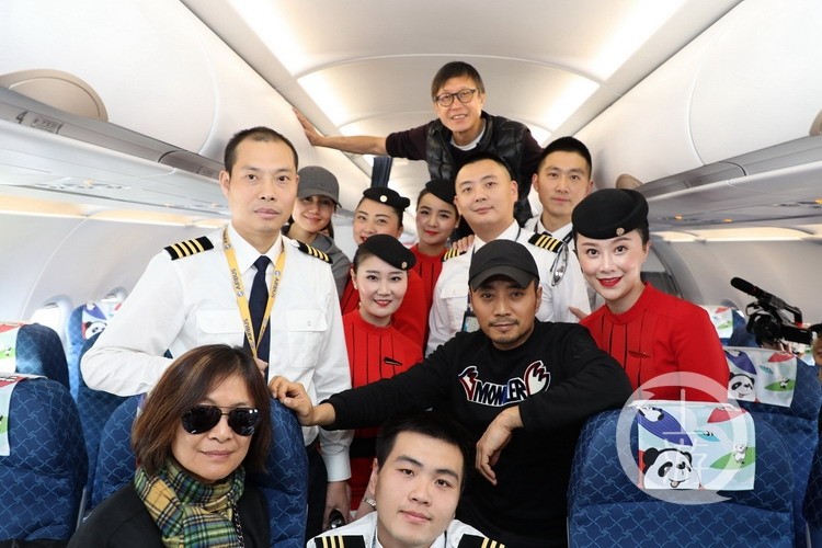 以川航备降为原型 《中国机长》阵容曝光:张