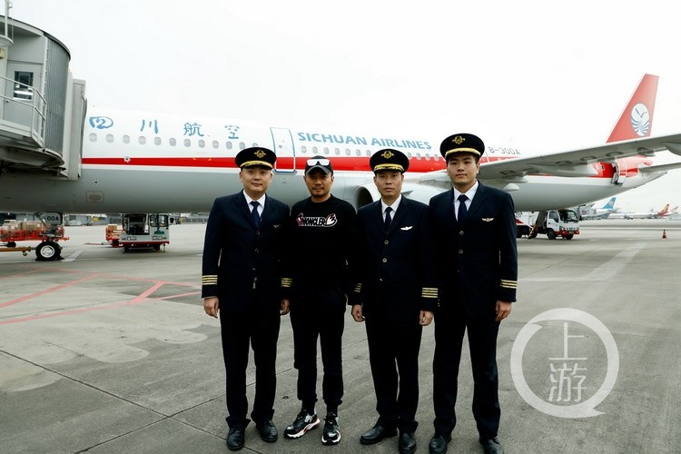 以川航备降为原型 《中国机长》阵容曝光:张