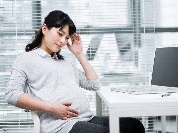 孕妇快要临产前,血压突然升高,尿蛋白阳性,该怎