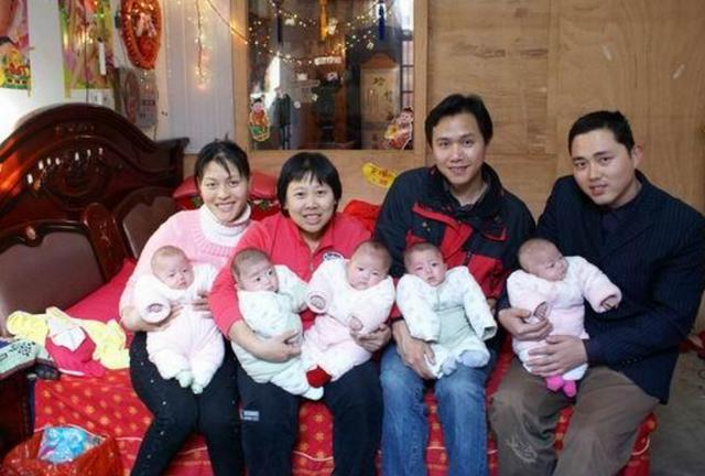 25岁产妇生下五胞胎 看到孩子的性别后全家人