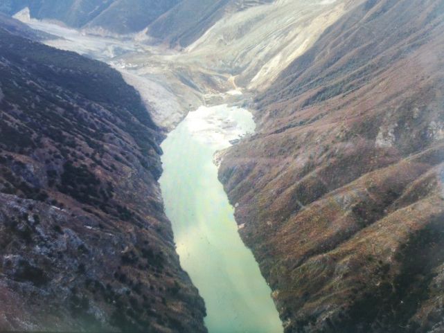 接连两次滑坡!金沙江白格堰塞湖应急抢险救援