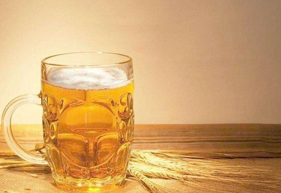 傅园慧穿西服出席活动,满身头屑出镜,网友:六